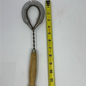 Vintage Metal Coil Spring Whisk Egg Beater Hand Held Wooden Handle Utensil D2